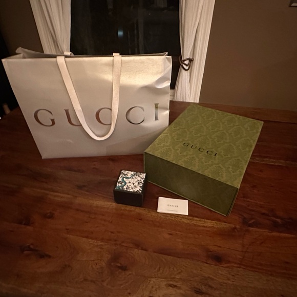 Tiffany, Louis Vuitton, Dior, Gucci & Jimmy Choo Shopping Bags and Boxes. - Picture 3 of 12